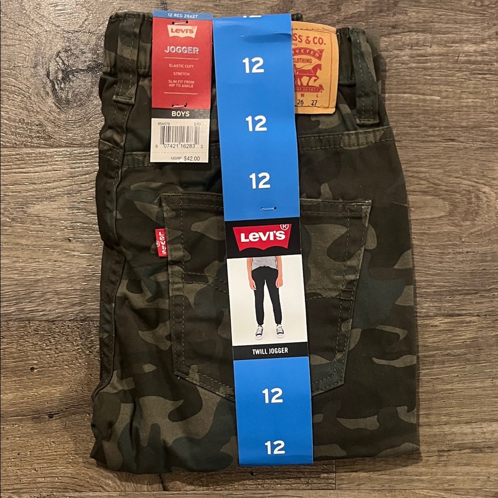 Levi's Green Camo Jogger Pants